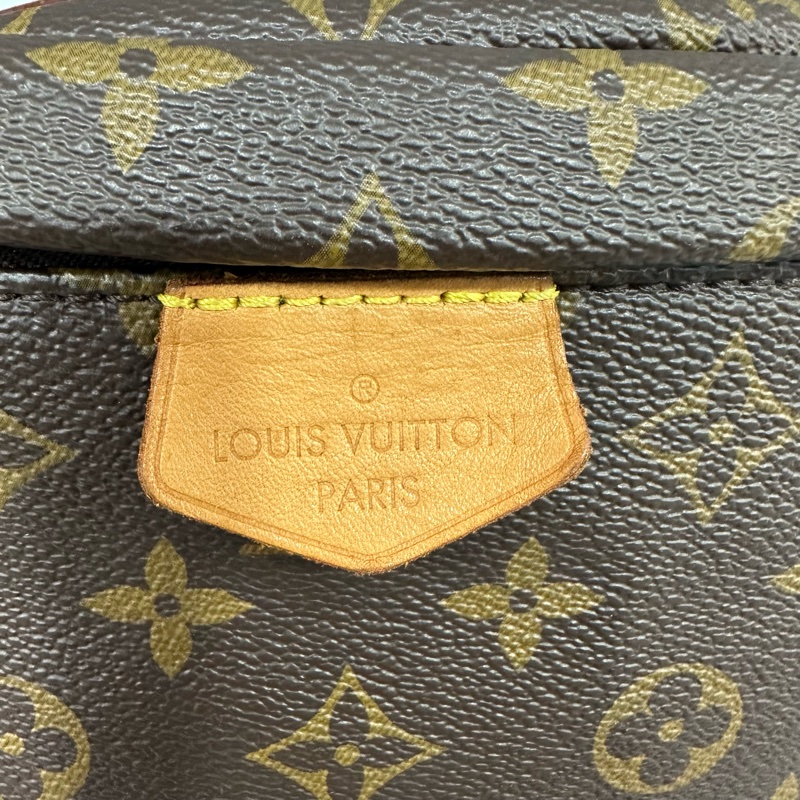 LV M43644 原花金釦胸口包 晶片款-2