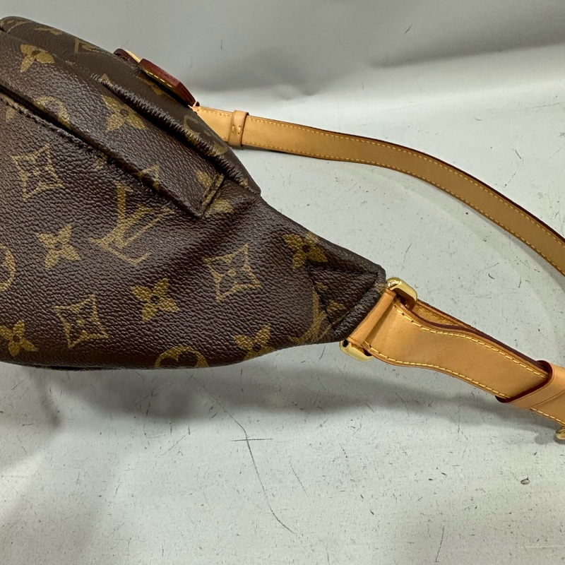 LV M43644 原花金釦胸口包 晶片款-5