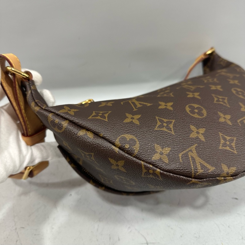 LV M43644 原花金釦胸口包 晶片款-7