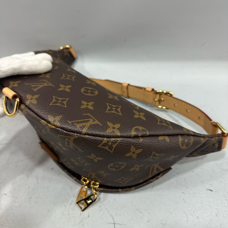 LV M43644 原花金釦胸口包 晶片款-8