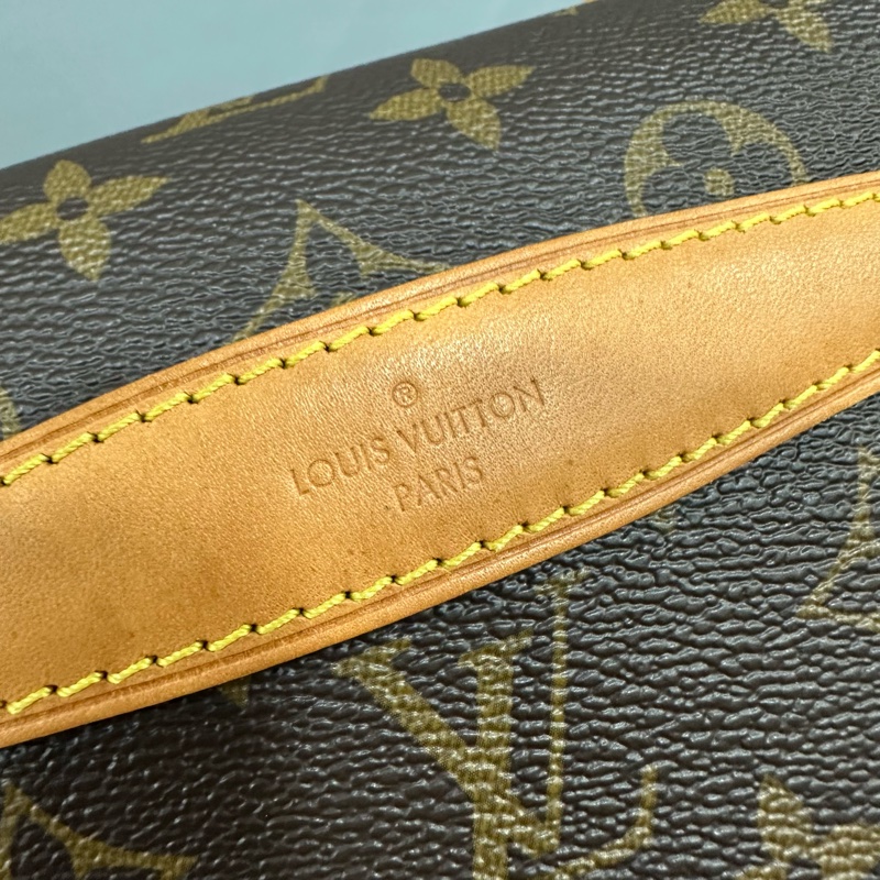 LV M43644 原花金釦胸口包 晶片款-15