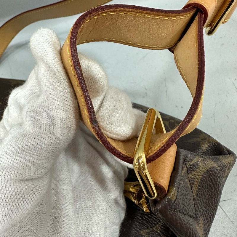 LV M43644 原花金釦胸口包 晶片款-17