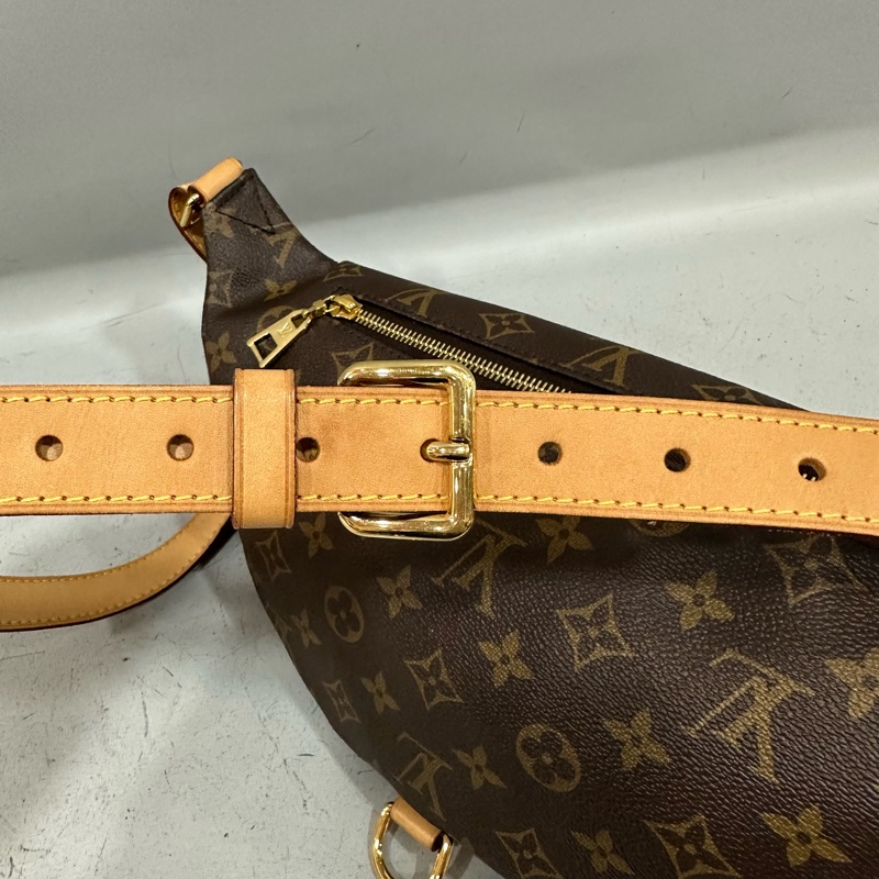 LV M43644 原花金釦胸口包 晶片款-22