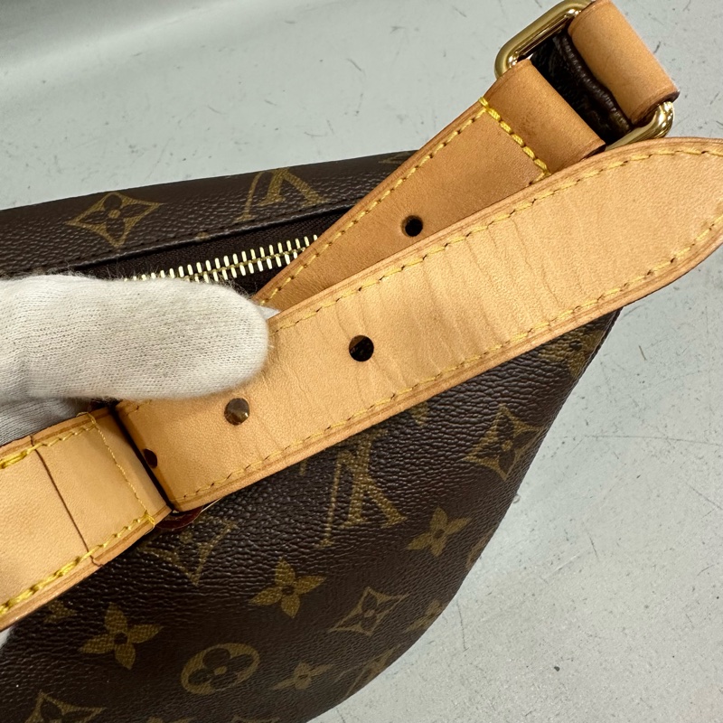 LV M43644 原花金釦胸口包 晶片款-23