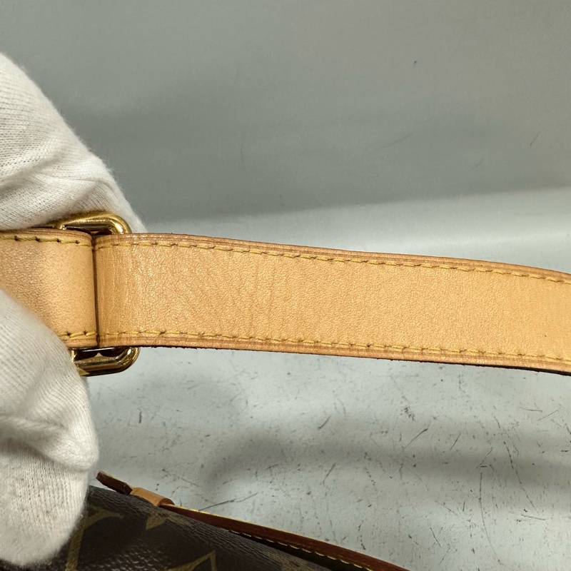 LV M43644 原花金釦胸口包 晶片款-26