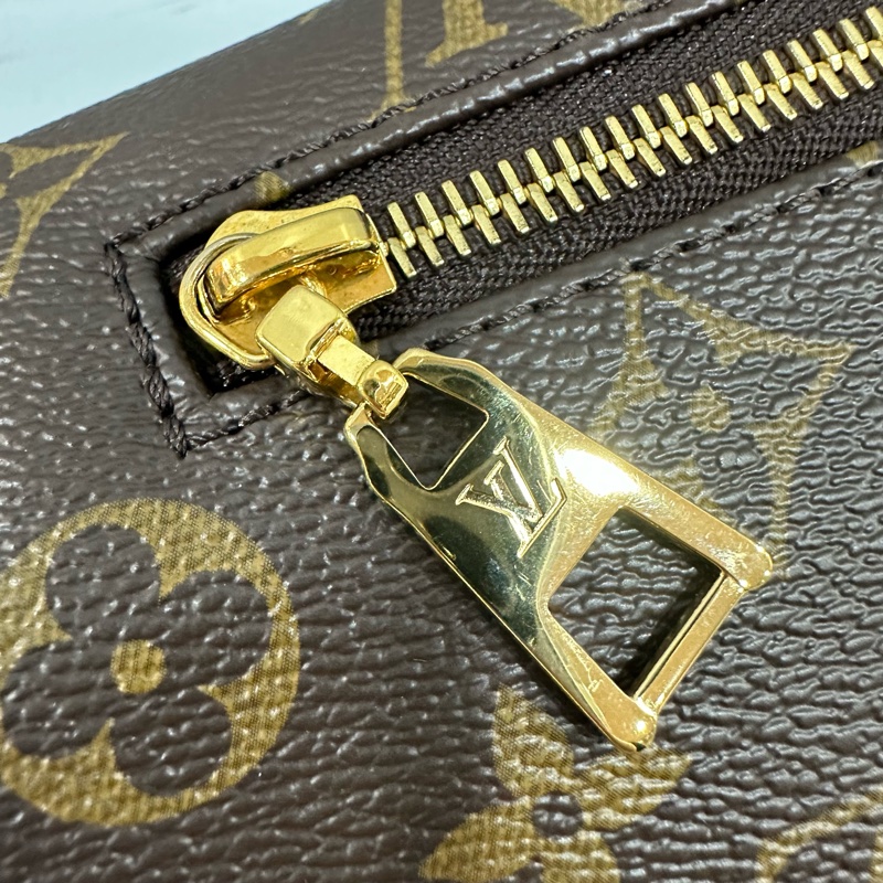 LV M43644 原花金釦胸口包 晶片款-27