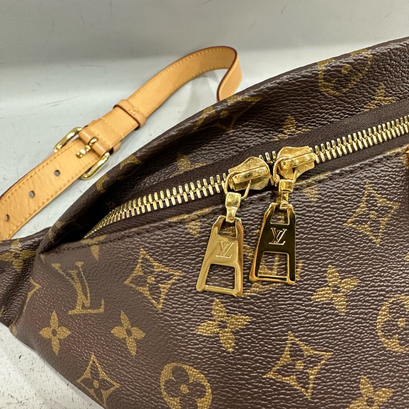 LV M43644 原花金釦胸口包 晶片款-35