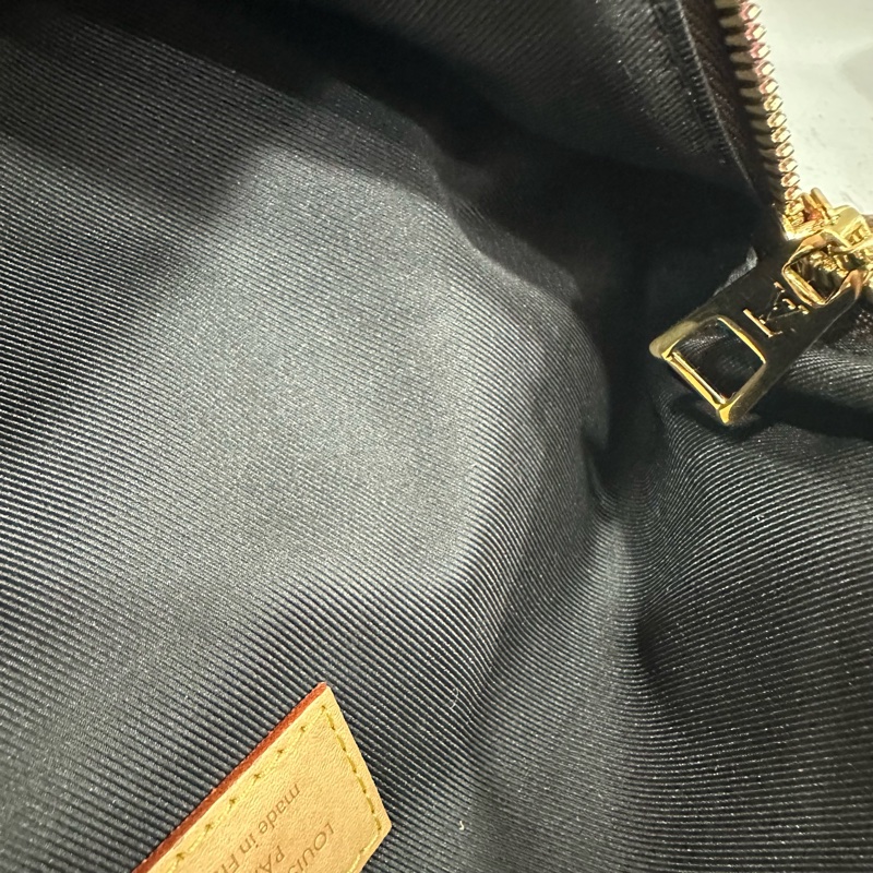 LV M43644 原花金釦胸口包 晶片款-41