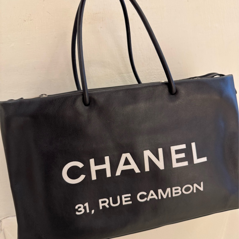 Chanel 白色字樣肩背購物包-0