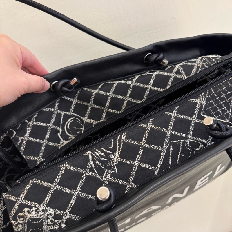 Chanel 白色字樣肩背購物包-4