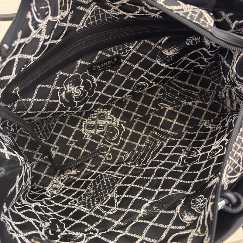 Chanel 白色字樣肩背購物包-5