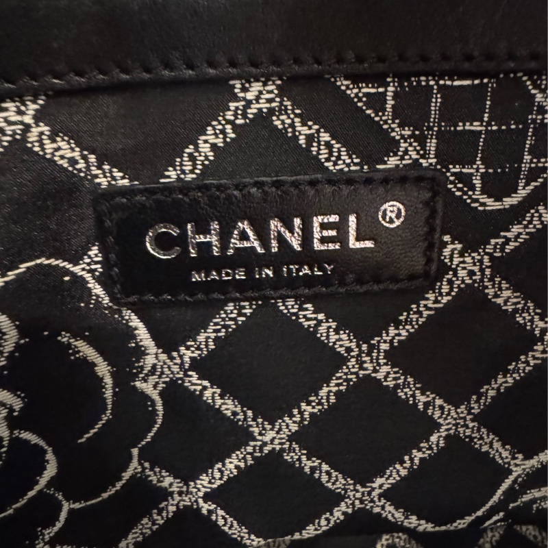 Chanel 白色字樣肩背購物包-6