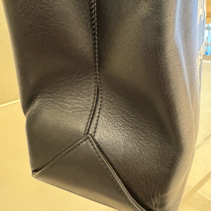 Chanel 白色字樣肩背購物包-11