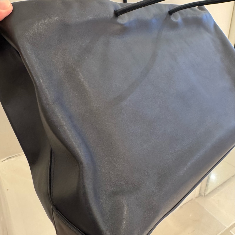 Chanel 白色字樣肩背購物包-12