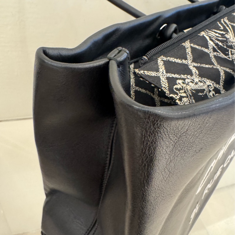 Chanel 白色字樣肩背購物包-15