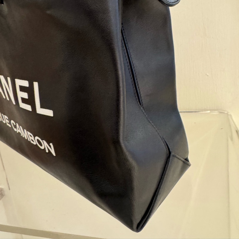 Chanel 白色字樣肩背購物包-20