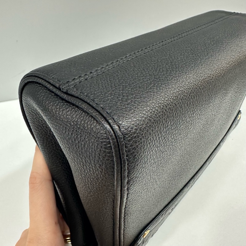 LV M48931 黑牛皮壓紋金釦GERMAIN 斜背包PM-5