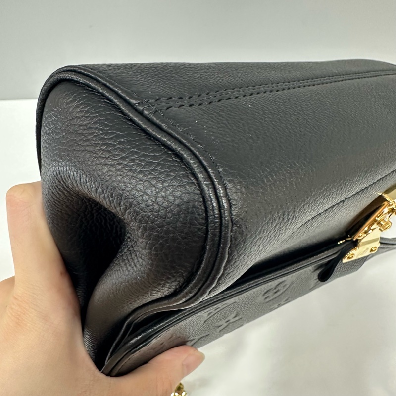 LV M48931 黑牛皮壓紋金釦GERMAIN 斜背包PM-7