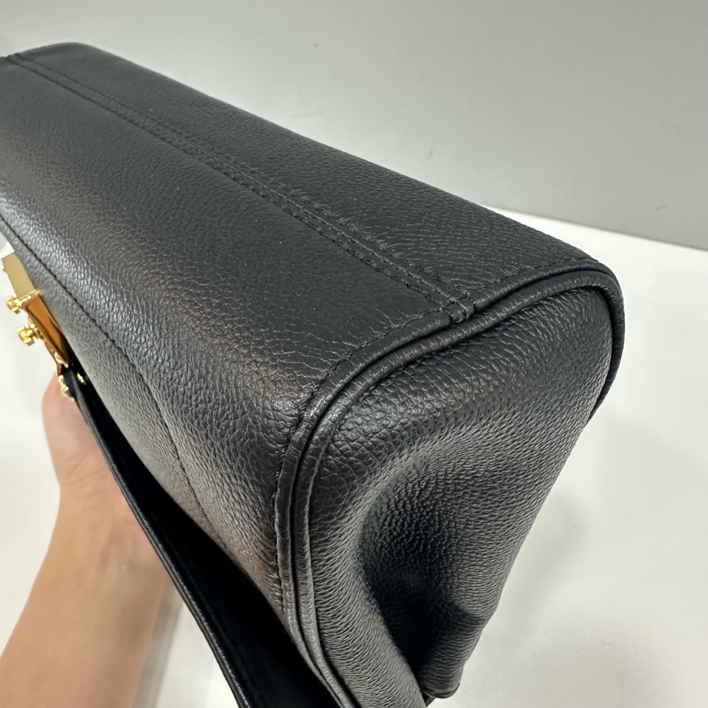 LV M48931 黑牛皮壓紋金釦GERMAIN 斜背包PM-8