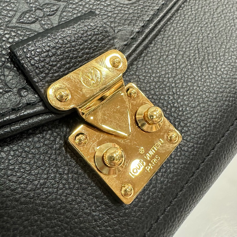 LV M48931 黑牛皮壓紋金釦GERMAIN 斜背包PM-10