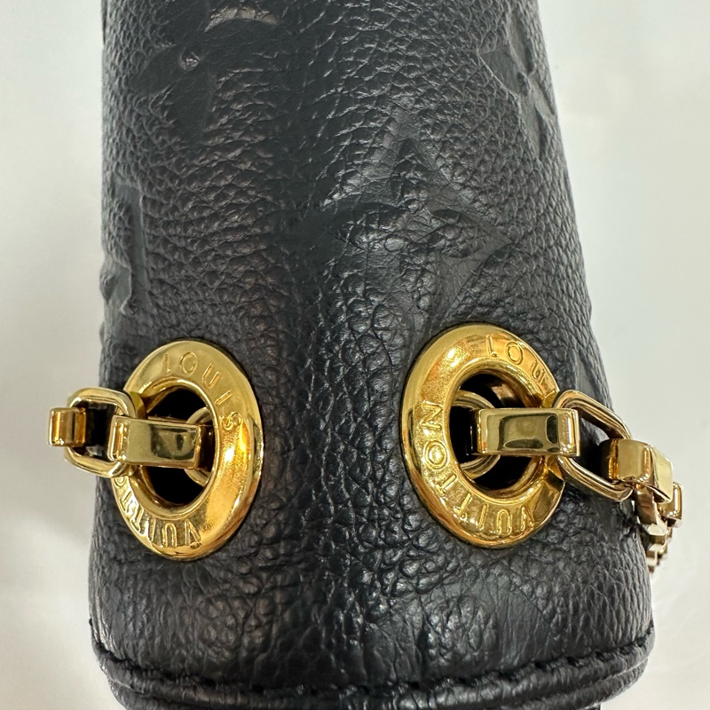 LV M48931 黑牛皮壓紋金釦GERMAIN 斜背包PM-13