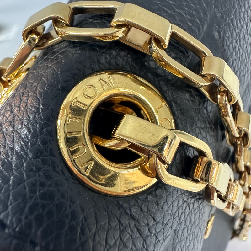 LV M48931 黑牛皮壓紋金釦GERMAIN 斜背包PM-15