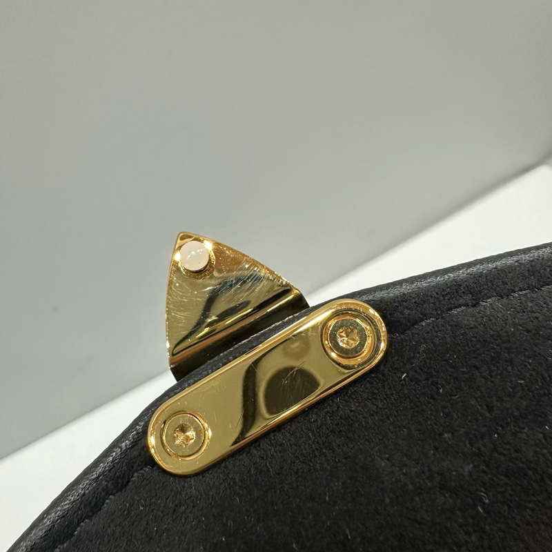 LV M48931 黑牛皮壓紋金釦GERMAIN 斜背包PM-16