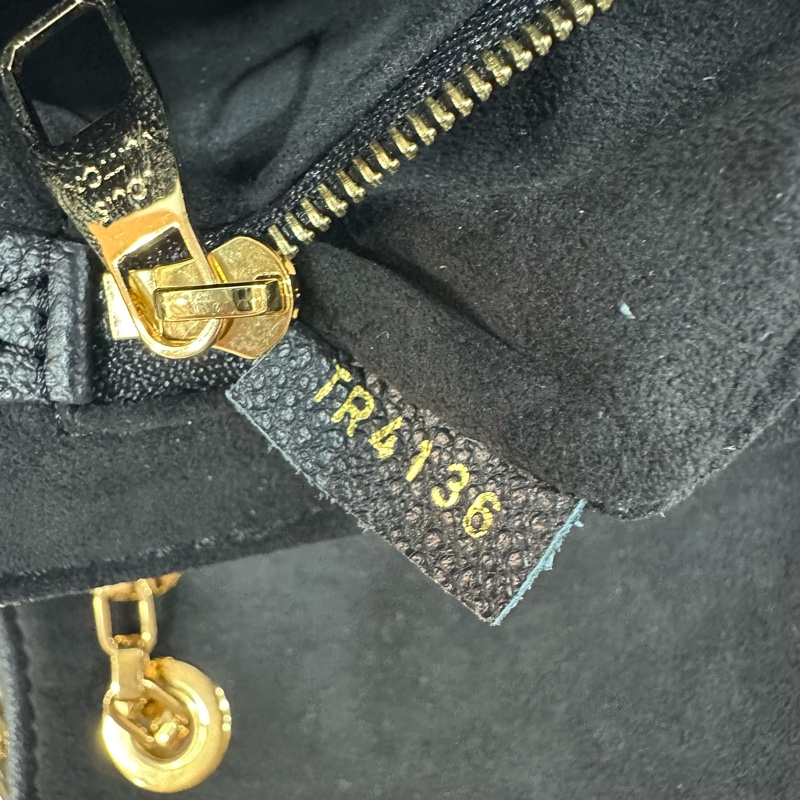 LV M48931 黑牛皮壓紋金釦GERMAIN 斜背包PM-30