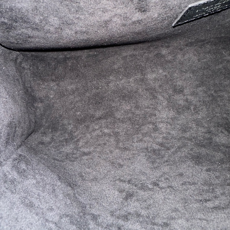 LV M48931 黑牛皮壓紋金釦GERMAIN 斜背包PM-32