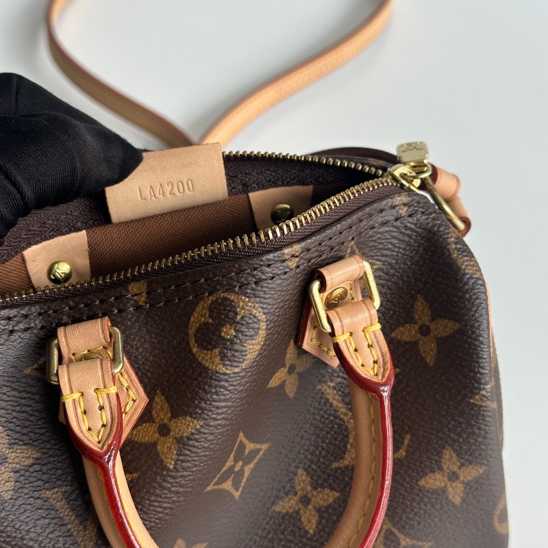 經典款🤎 Louis Vuitton LV 路易威登 Speedy Nano 斜背包-18