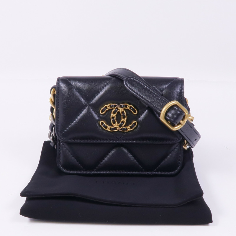 CHANEL 羊皮皮革C19金扣腰包-9