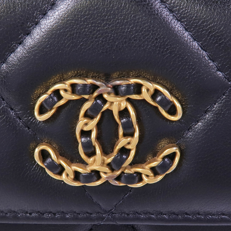 CHANEL 羊皮皮革C19金扣腰包-10