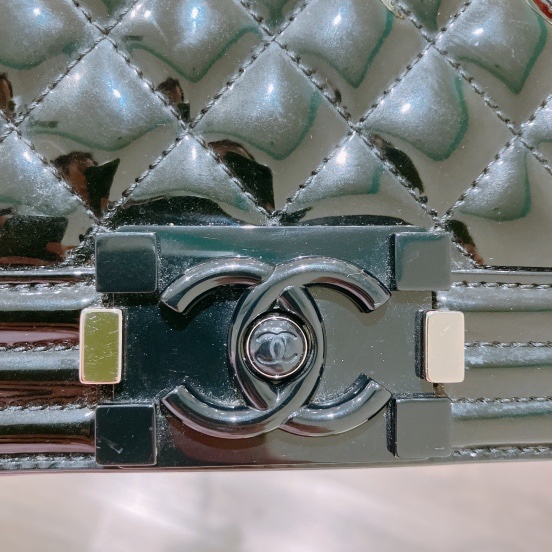 TK1811 Chanel香奈兒黑色Boy斜挎包 Small Leboy So Black-8