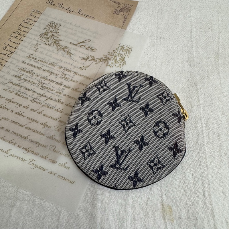 Louis Vuitton 灰色提花布零錢包-1