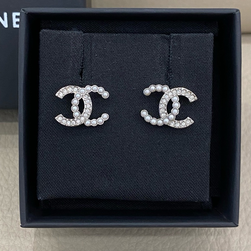 CHANEL 24款經典雙c 珍珠水鑽耳釘 銀色-1