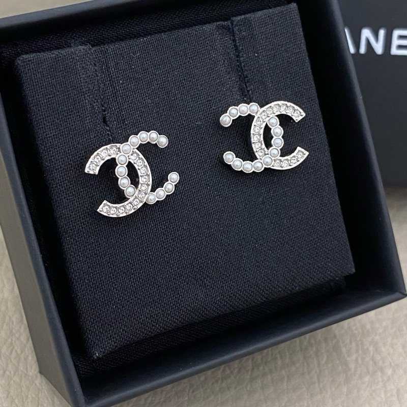 CHANEL 24款經典雙c 珍珠水鑽耳釘 銀色-3