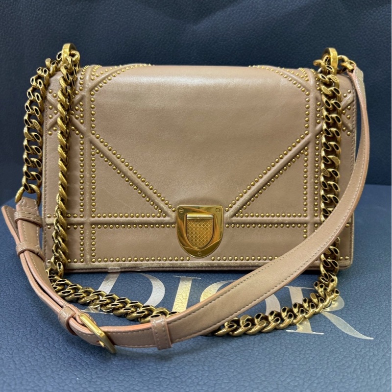 Dior 藕粉鉚釘 盾牌包斜肩包-1