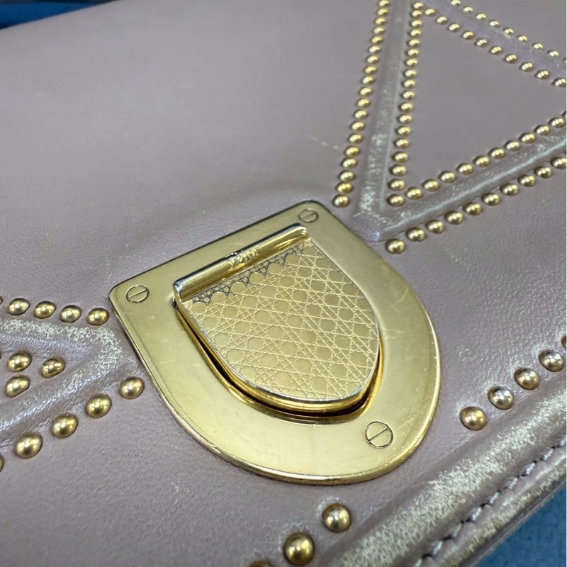 Dior 藕粉鉚釘 盾牌包斜肩包-2