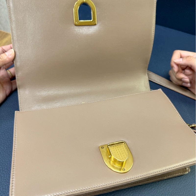 Dior 藕粉鉚釘 盾牌包斜肩包-4