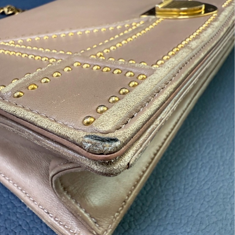 Dior 藕粉鉚釘 盾牌包斜肩包-8