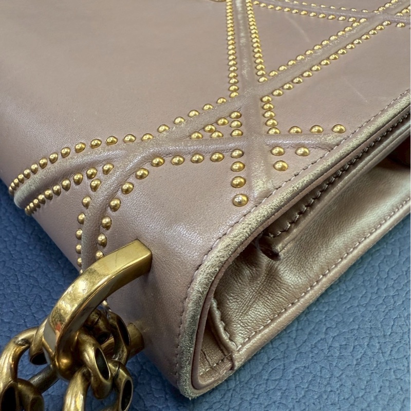 Dior 藕粉鉚釘 盾牌包斜肩包-42
