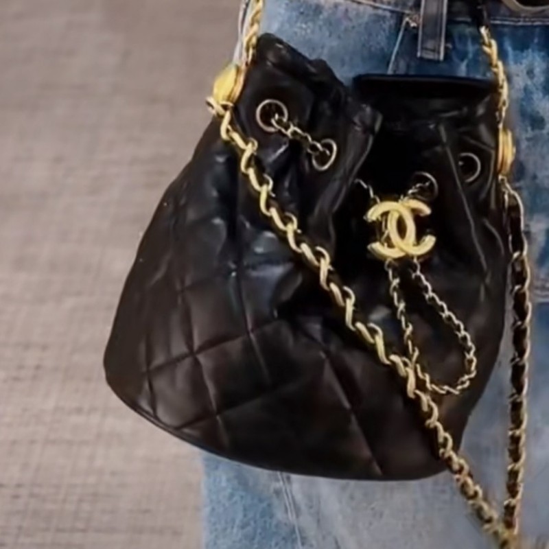 Chanel 油蠟羊皮金幣水桶包（斜背/手提）兩用-9