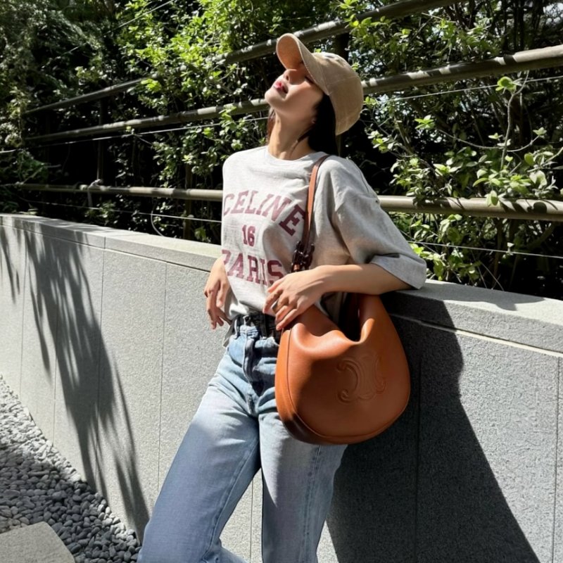 🎉新品好折扣✨Celine 114713 中款 Heloise Cuir 凱旋門柔軟小牛皮包 棕褐色﻿-3