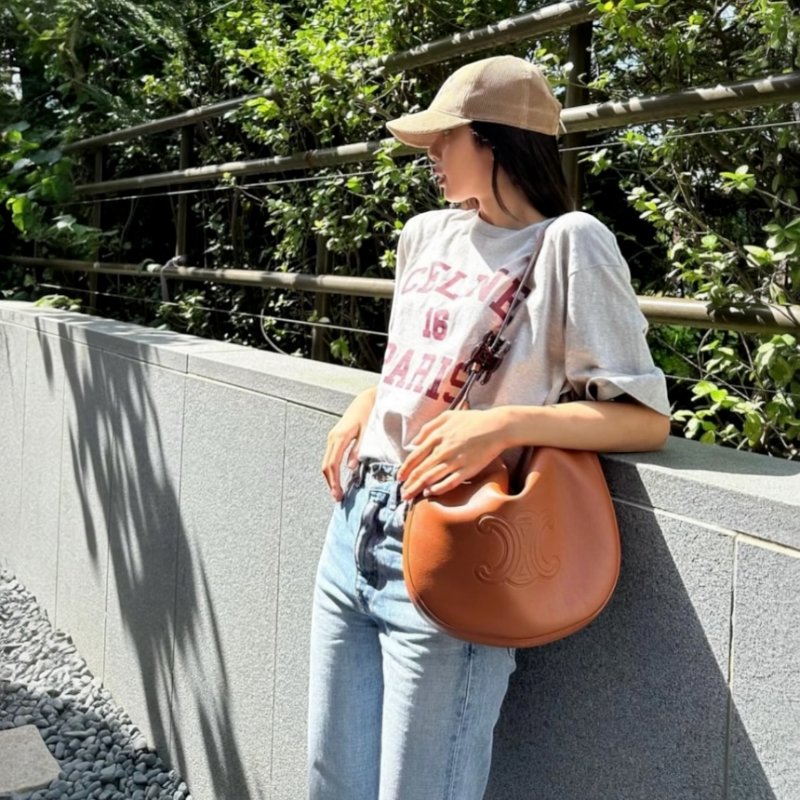 🎉新品好折扣✨Celine 114713 中款 Heloise Cuir 凱旋門柔軟小牛皮包 棕褐色﻿-4