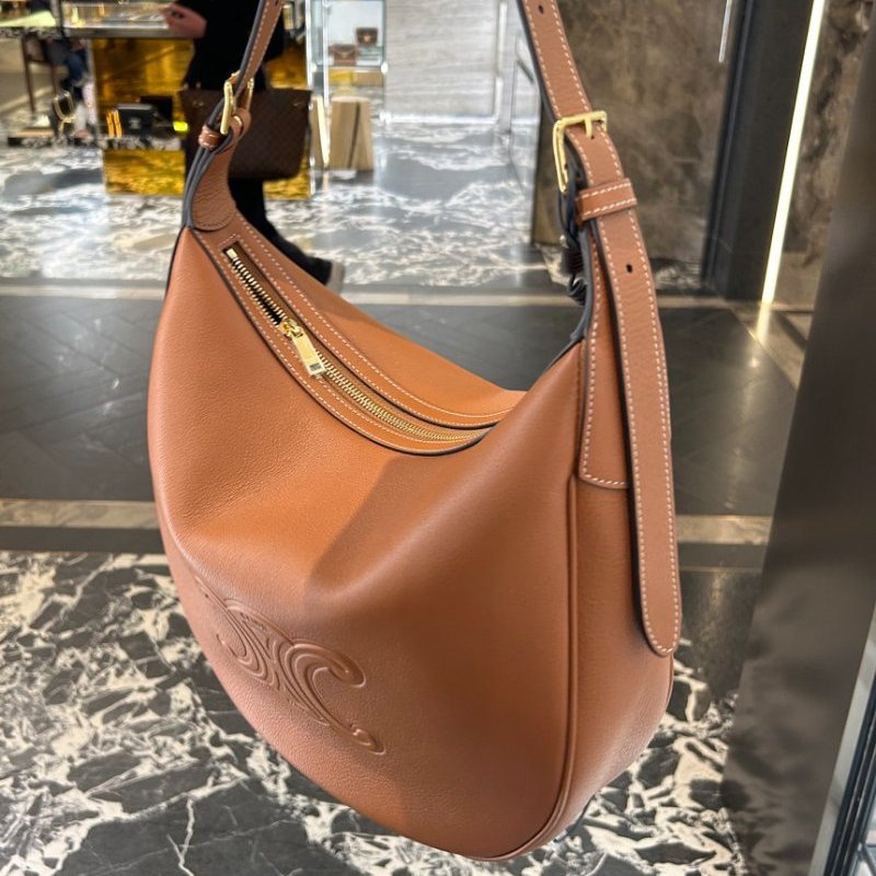 🎉新品好折扣✨Celine 114713 中款 Heloise Cuir 凱旋門柔軟小牛皮包 棕褐色﻿-8