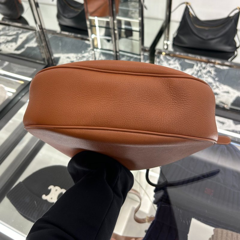 🎉新品好折扣✨Celine 114713 中款 Heloise Cuir 凱旋門柔軟小牛皮包 棕褐色﻿-12