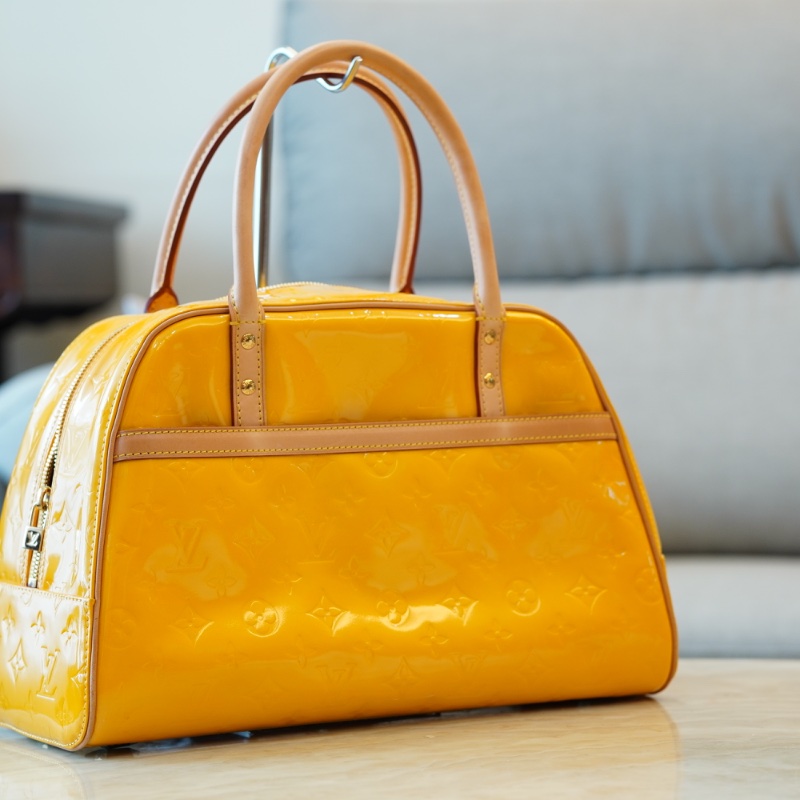 【二手精品】Louis Vuitton Vernis Thompson Street Square 黃色漆皮手提包(有變色)-1