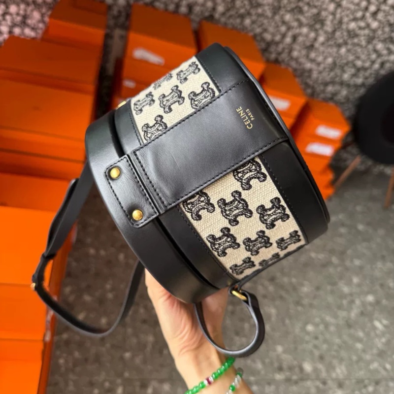 Celine 大號圓餅包-3