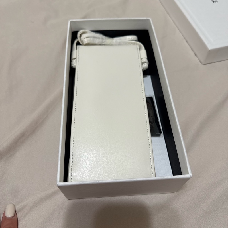 Celine 白色墨鏡包全新-8