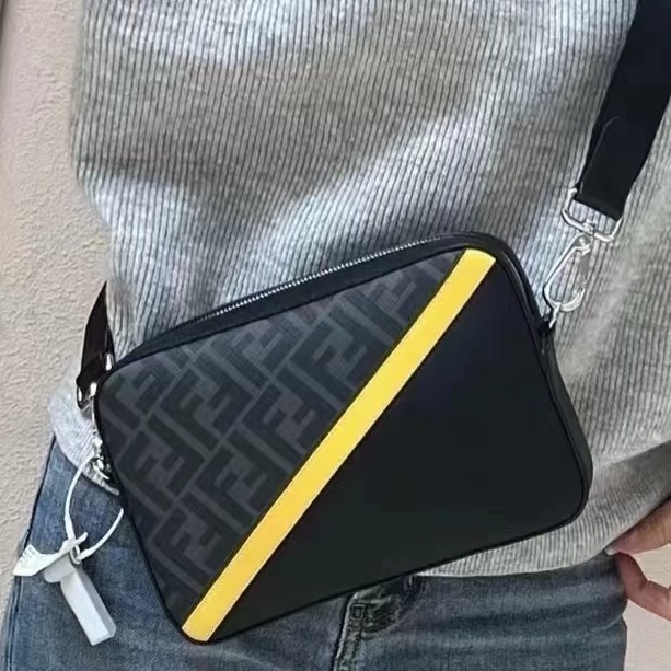 男明星駕到😍Fendi芬迪黃色老花拼接款牛皮相機包斜挎包📷-0